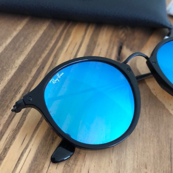 Ray-Ban Sunglasses - Picture 2 of 7